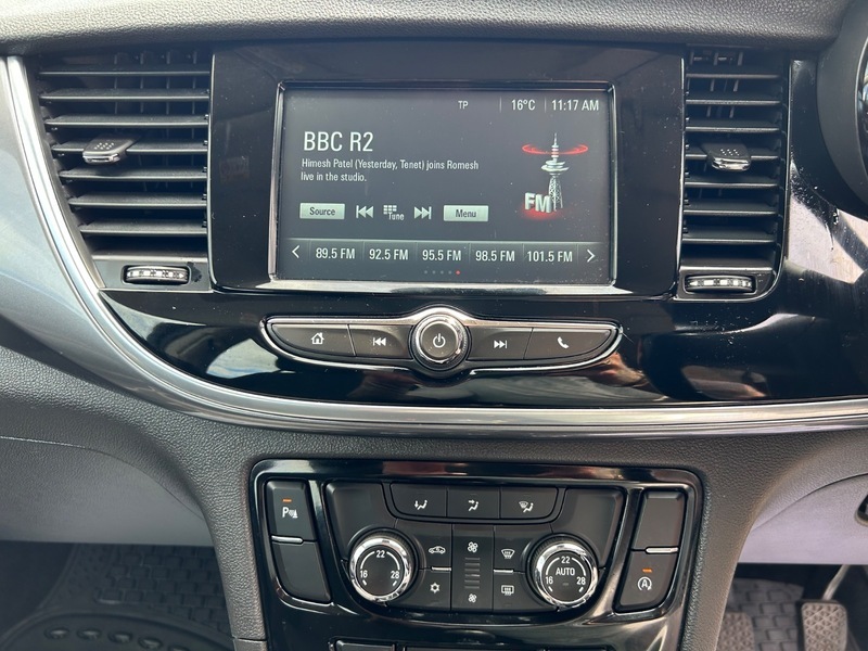 Vauxhall Mokka Hatchback Black #34