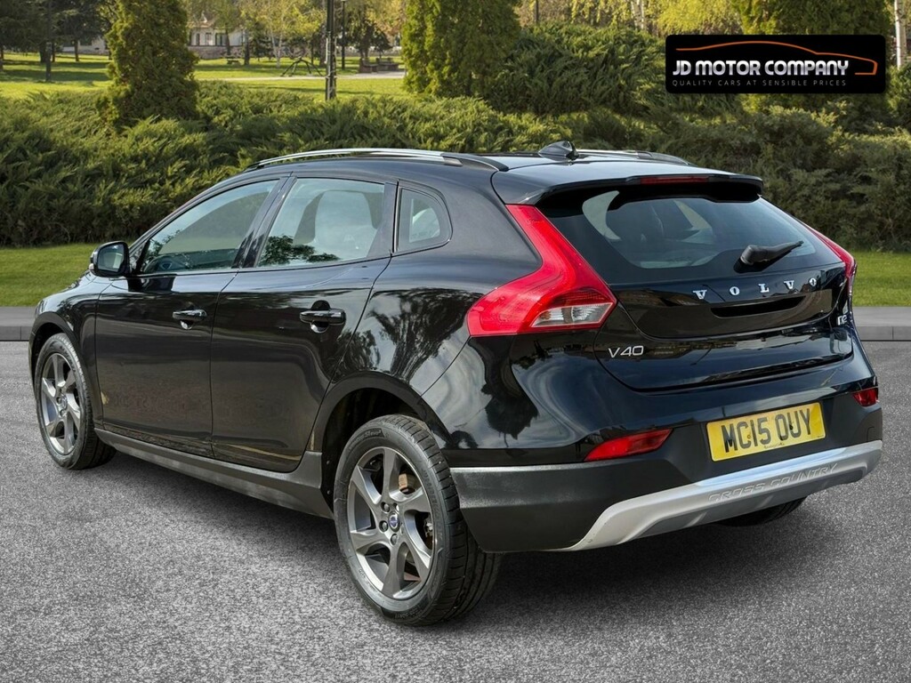 Volvo V40 Cross Country 2.0 Lux D2 Black #4