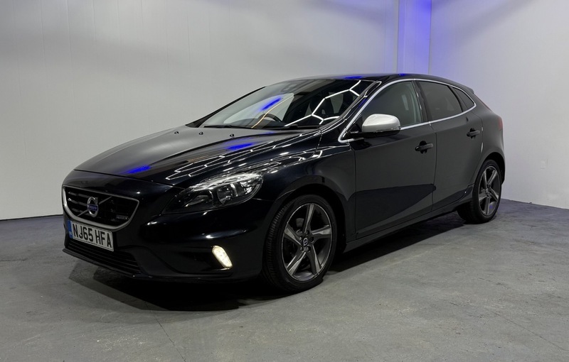 Volvo V40 D2 R-design NJ65HFA Black #3