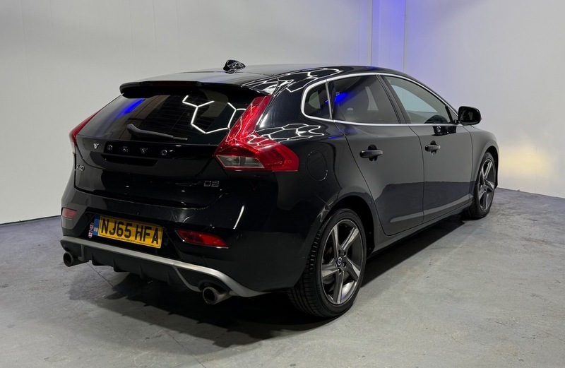 Volvo V40 D2 R-design NJ65HFA Black #6