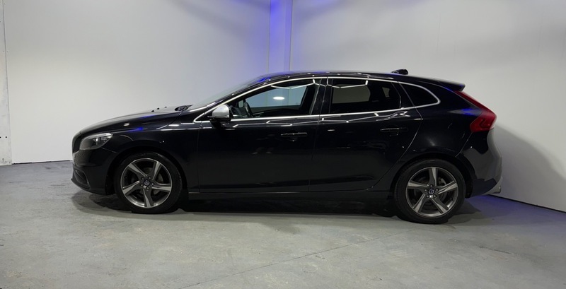 Volvo V40 D2 R-design NJ65HFA Black #4