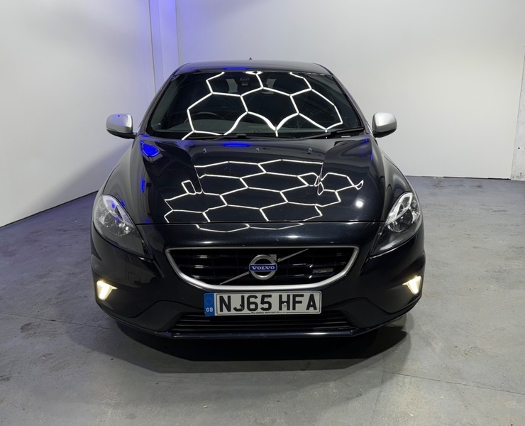Volvo V40 D2 R-design NJ65HFA Black #2