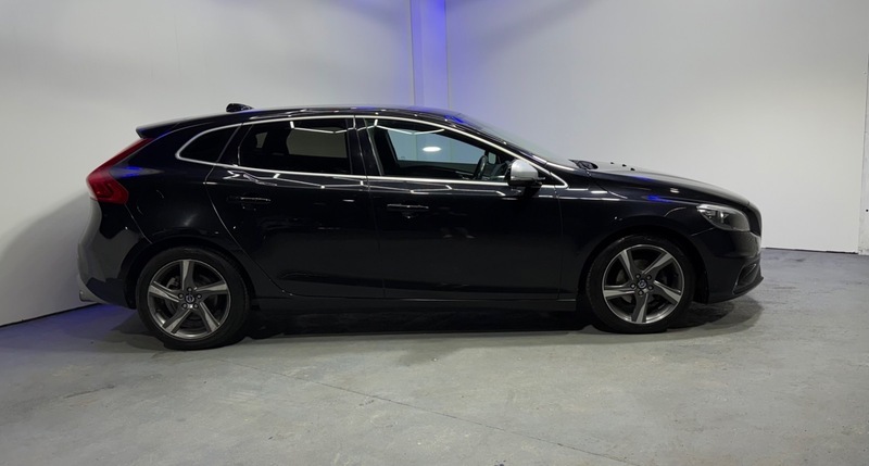 Volvo V40 D2 R-design NJ65HFA Black #5
