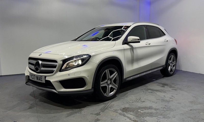 Mercedes-Benz GLA Class Gla 200 D 4Matic White #3