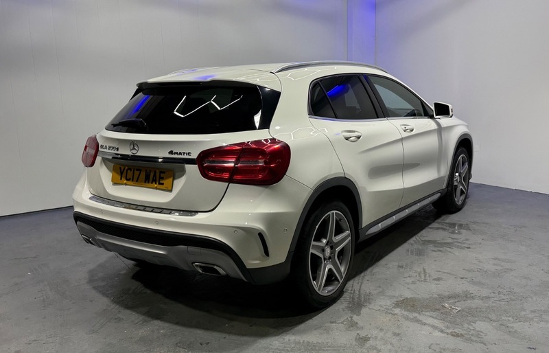 Mercedes-Benz GLA Class Gla 200 D 4Matic White #6