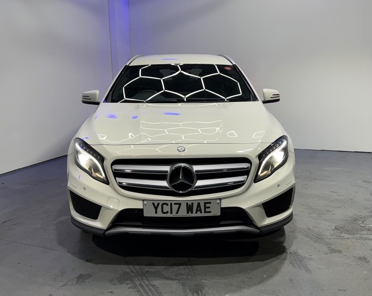 Mercedes-Benz GLA Class Gla 200 D 4Matic White #2