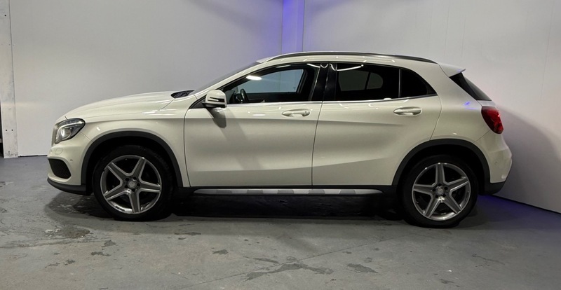 Mercedes-Benz GLA Class Gla 200 D 4Matic White #5
