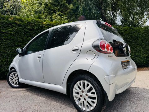 Toyota Aygo 1.0 Vvt-i Platinum Silver #2