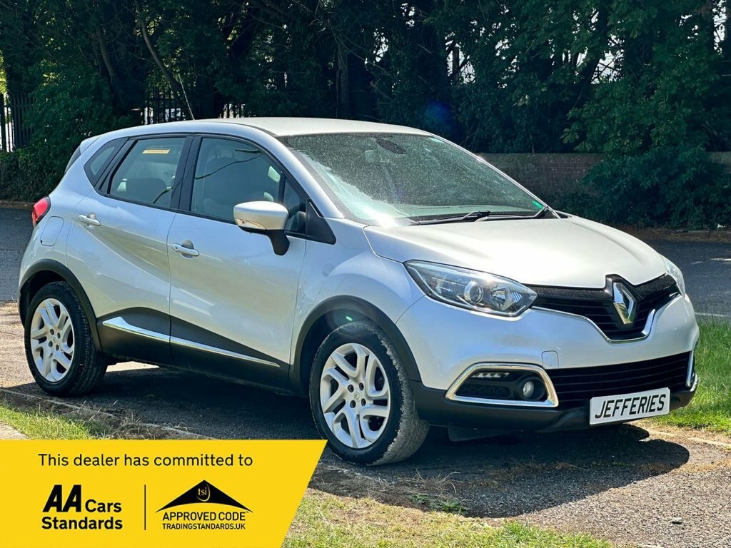 Renault Captur 0.9L Dynamique Medianav Silver