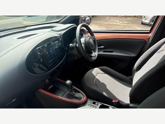 Toyota Aygo X Design LX26UXU Orange #5