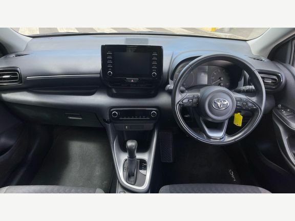 Toyota Yaris Icon White #6