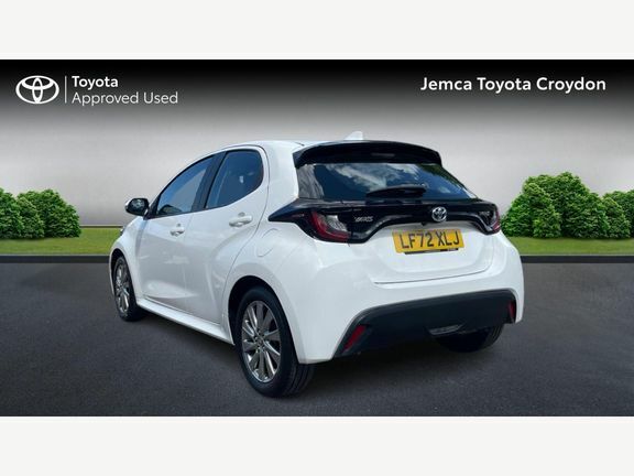 Toyota Yaris Icon White #4