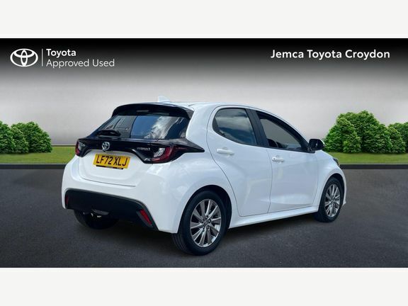 Toyota Yaris Icon White #2