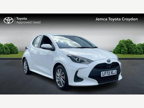 Toyota Yaris Icon White