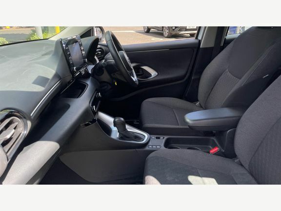 Toyota Yaris Icon White #5