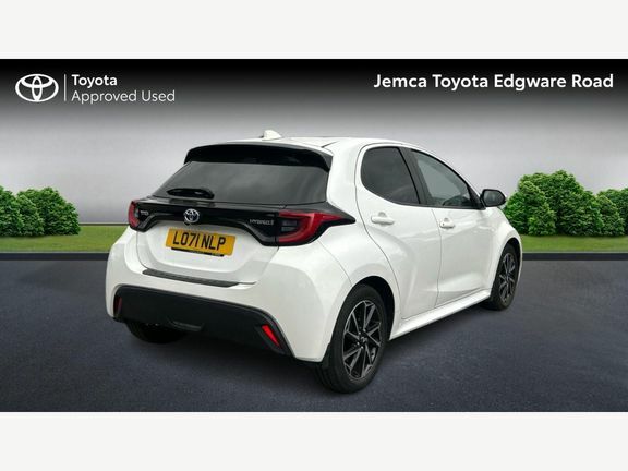 Toyota Yaris Design 1.5 Hybrid LO71NLP White #2