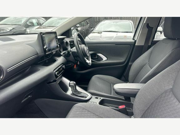 Toyota Yaris Design 1.5 Hybrid LO71NLP White #5