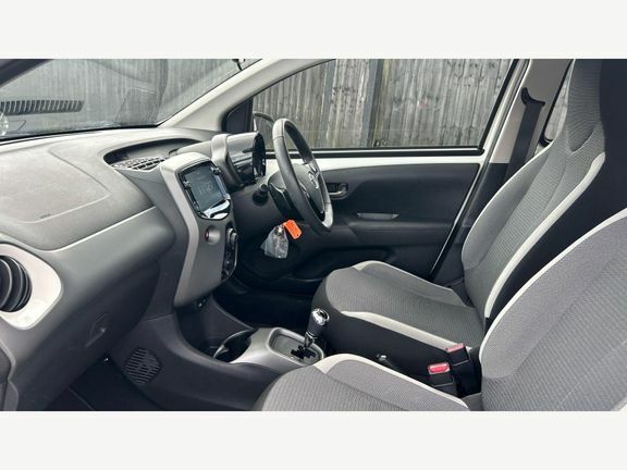 Toyota Aygo X X-play Tss White #5