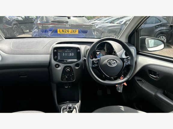 Toyota Aygo X X-play Tss White #6