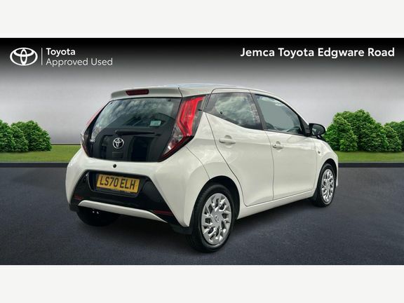 Toyota Aygo X X-play Tss White #2
