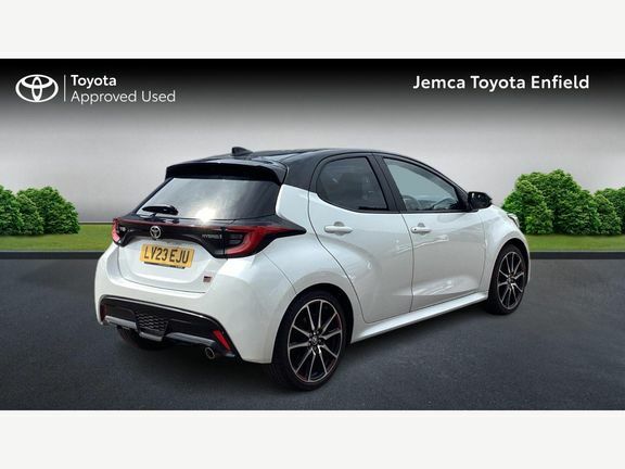 Toyota Yaris Gr Sport Bi-tone LV23EJU White #2