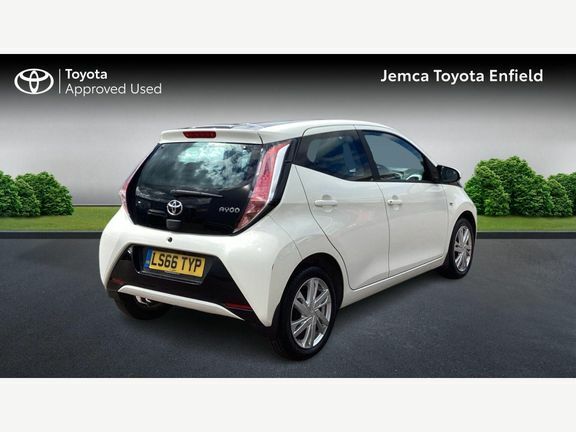 Toyota Aygo 1.0 Vvt-i X-pression X-shift Euro 6 White #2