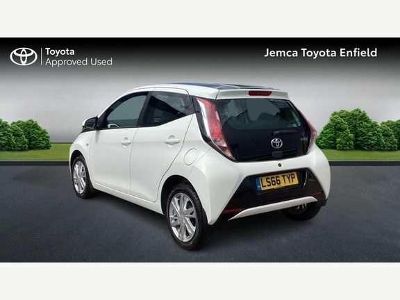 Toyota Aygo 1.0 Vvt-i X-pression X-shift Euro 6 White #4