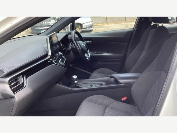 Toyota C-Hr Icon 1.8Cvt Tech Pack RX67YDF White #5