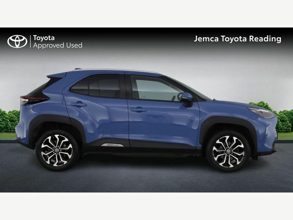 Toyota Yaris Cross Dynamic Blue #23
