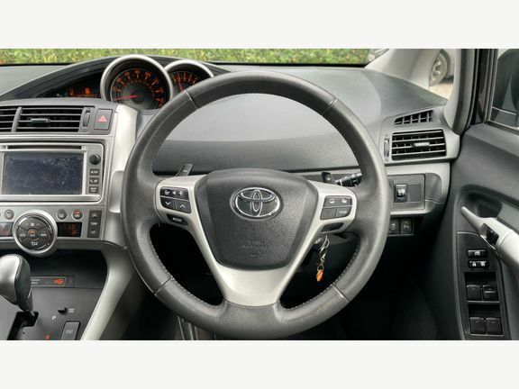 Toyota Verso Mpv Silver #9