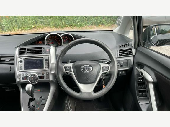 Toyota Verso Mpv Silver #7