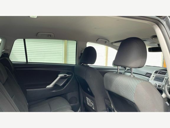 Toyota Verso Mpv Silver #17