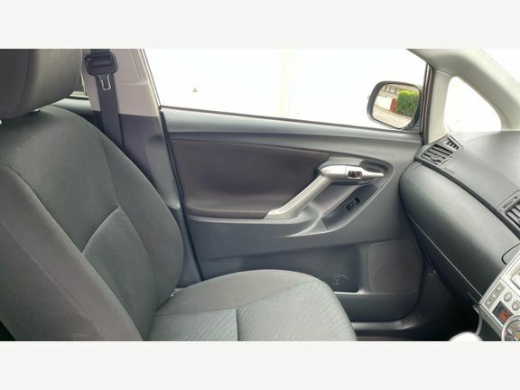Toyota Verso Mpv Silver #16