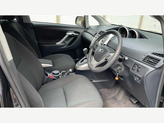 Toyota Verso Mpv Silver #11