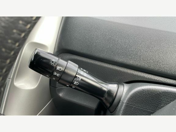 Toyota Verso Mpv Silver #26