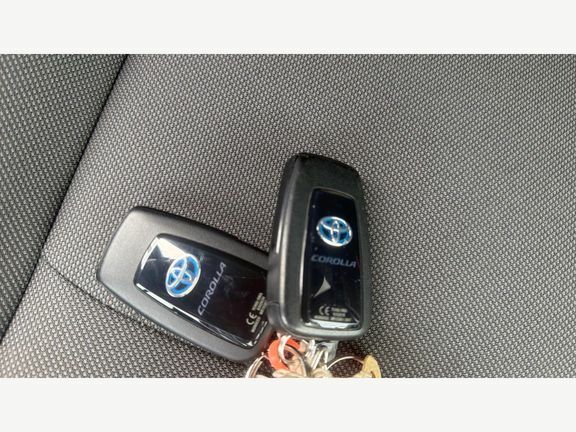 Toyota Corolla 1.8 Vvt-i Hybrid Design Cvt Black #26
