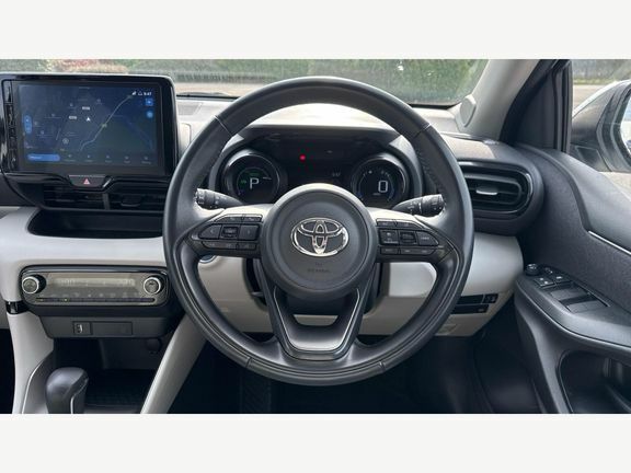 Toyota Yaris Excel White #6