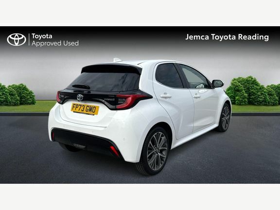 Toyota Yaris Excel White #2