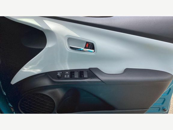 Toyota Prius+ Business Edition Plus White #29