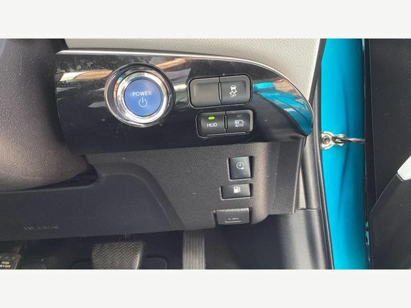 Toyota Prius+ Business Edition Plus White #30