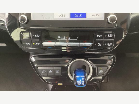 Toyota Prius+ Business Edition Plus White #31