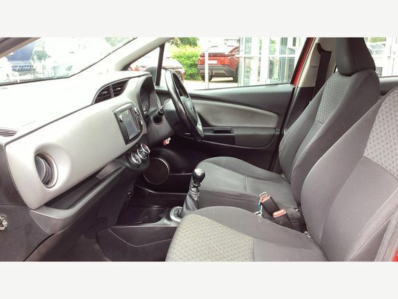 Toyota Yaris Icon 1.4D M Euro 6 Red #5