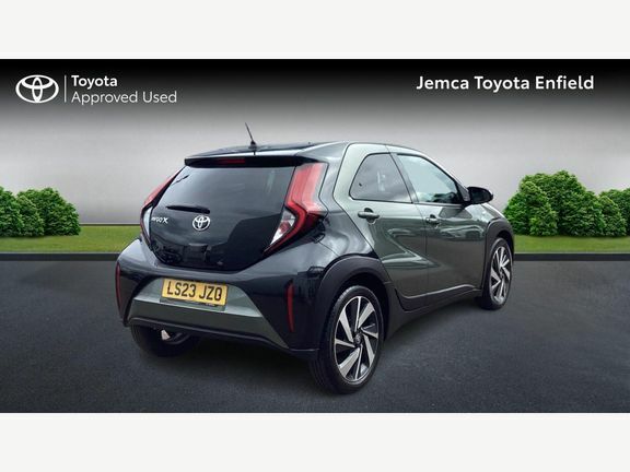 Toyota Aygo X Edge Manual Green #2