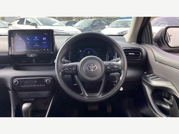 Toyota Yaris Design White #6