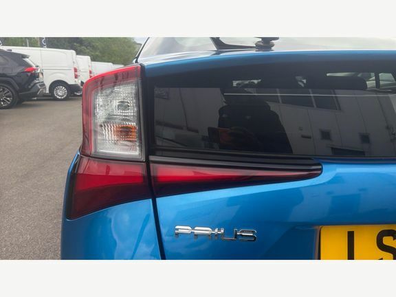 Toyota Prius Saloon Silver #19