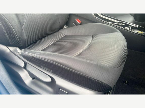 Toyota Prius Saloon Silver #16