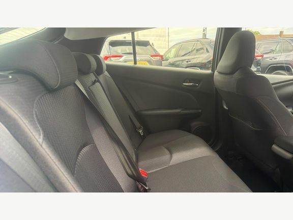 Toyota Prius Saloon Silver #8