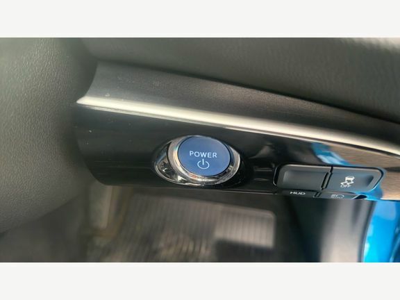 Toyota Prius Saloon Silver #15