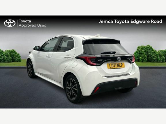 Toyota Yaris Design 1.5 Hybrid White #4