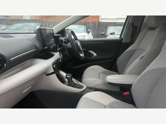 Toyota Yaris Excel White #5